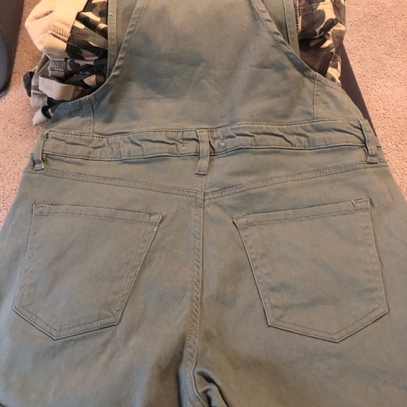 Girls Camo Denim Short tall overalls Large - Picture 4 of 6